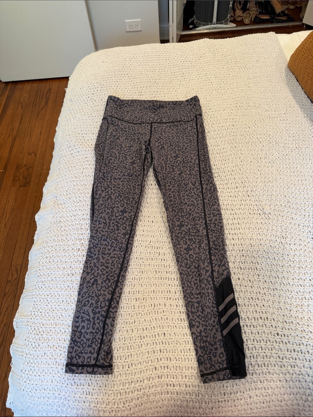 Womens Gray Leopard Print Leggings with Black Accent- size large